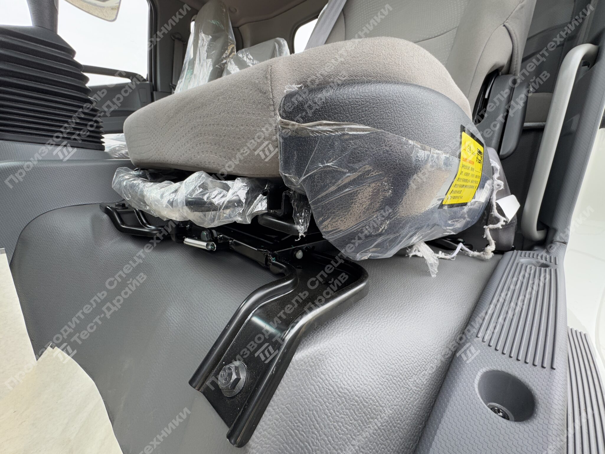 Бортовой JAC N120 4x2 с КМУ HYVA HST6.3 Фото №29