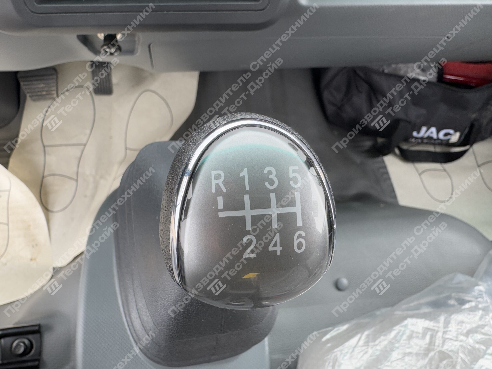 Бортовой JAC N120 4x2 с КМУ HYVA HST6.3 Фото №36