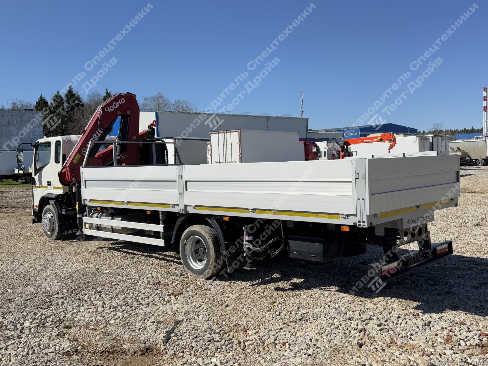 Бортовой JAC N120 4x2 с КМУ Чайка NR 816-2S Фото №4