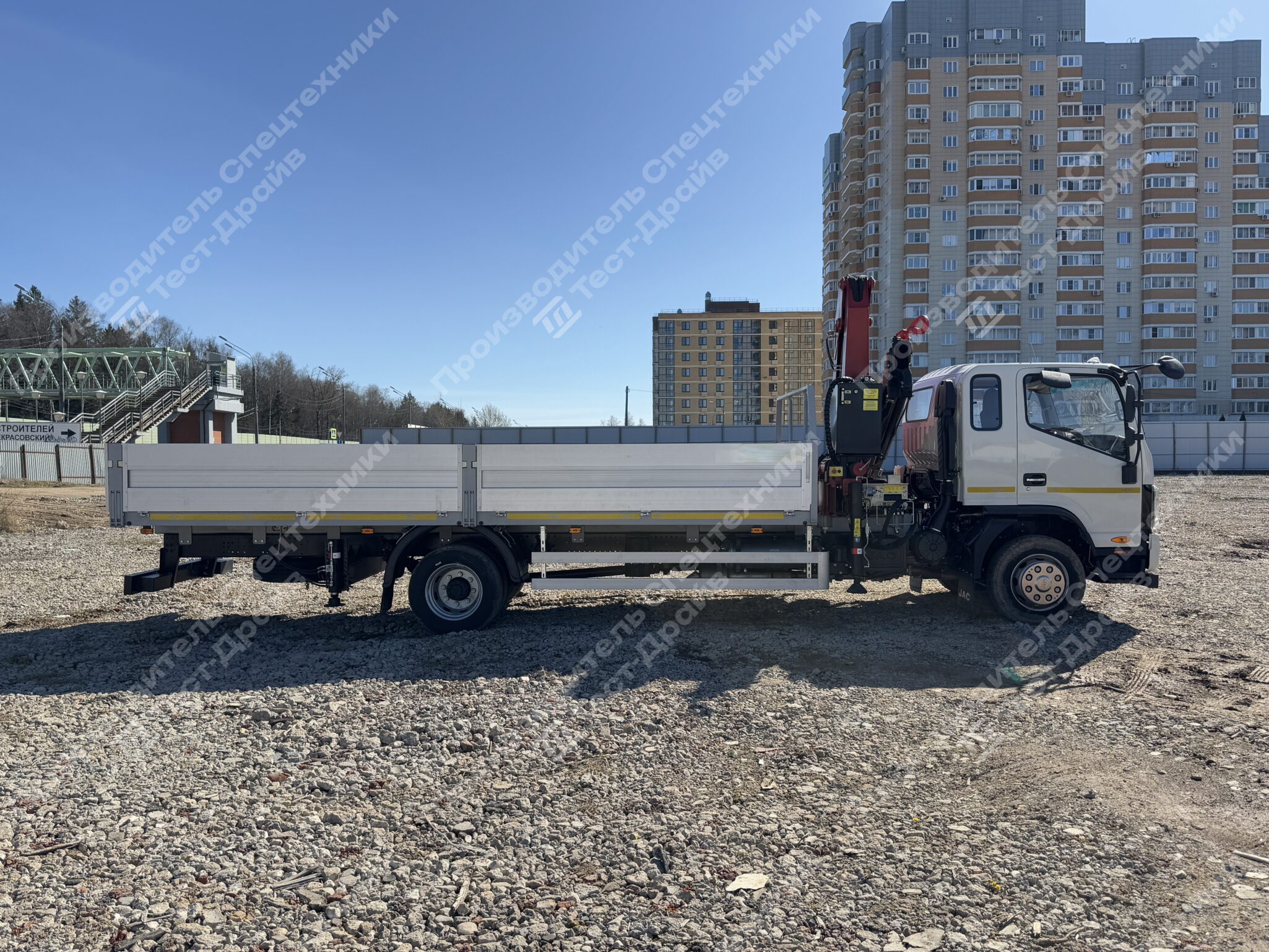 Бортовой JAC N120 4x2 с КМУ Чайка NR 816-2S Фото №7