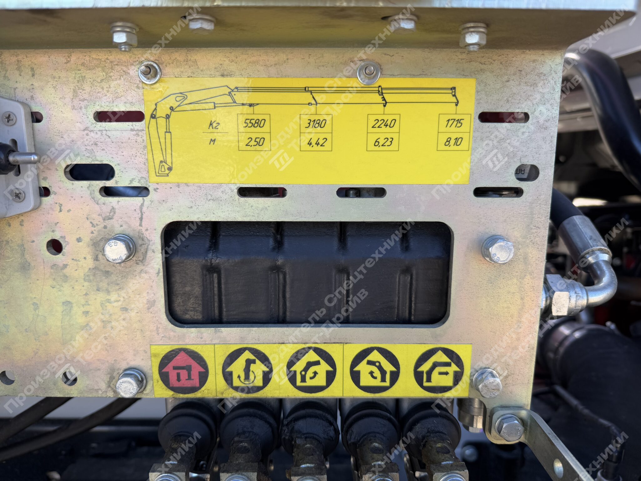 Бортовой JAC N120 4x2 с КМУ Чайка NR 816-2S Фото №8