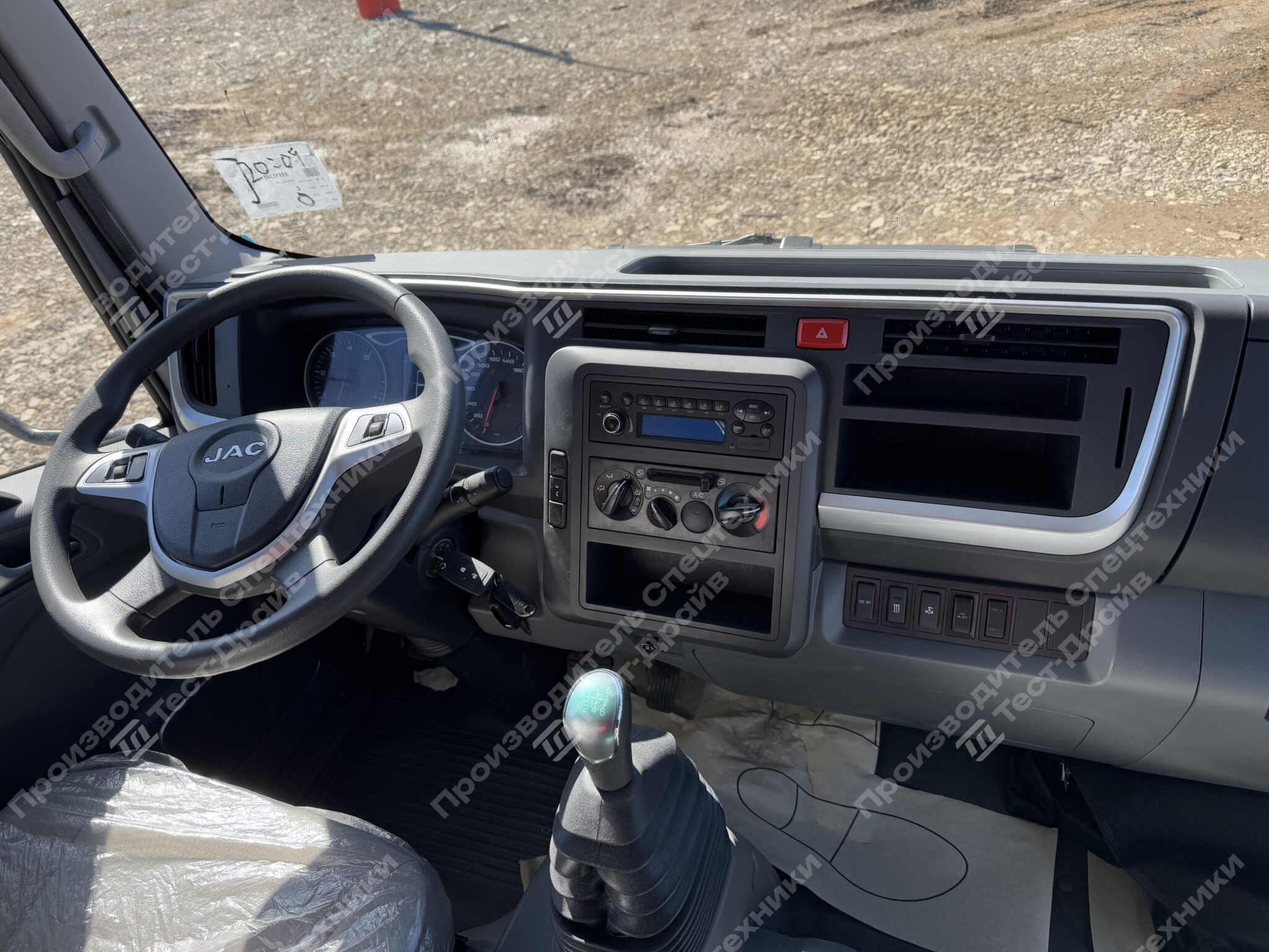 Бортовой JAC N120 4x2 с КМУ Чайка NR 816-2S Фото №11