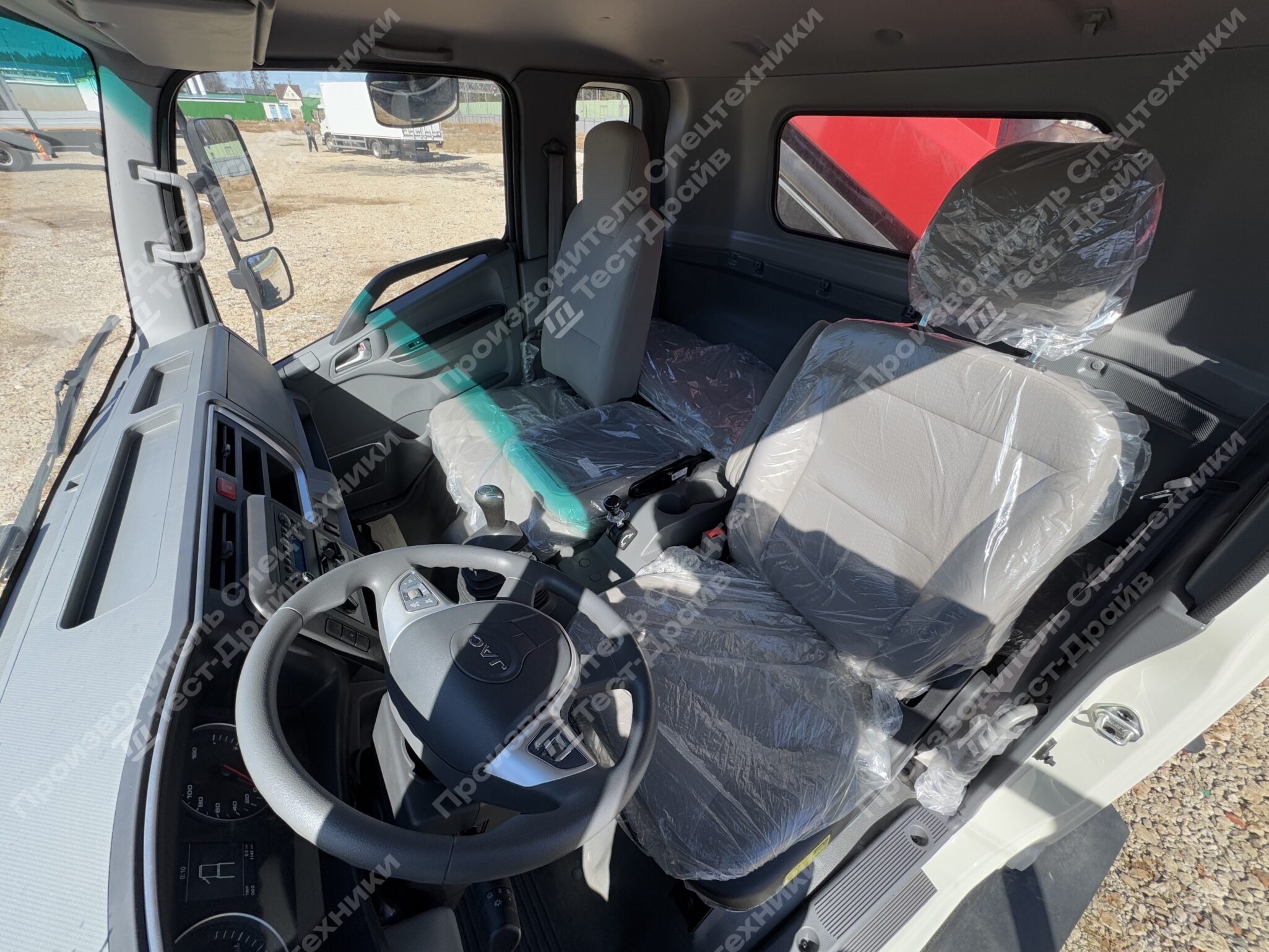 Бортовой JAC N120 4x2 с КМУ Чайка NR 816-2S Фото №12