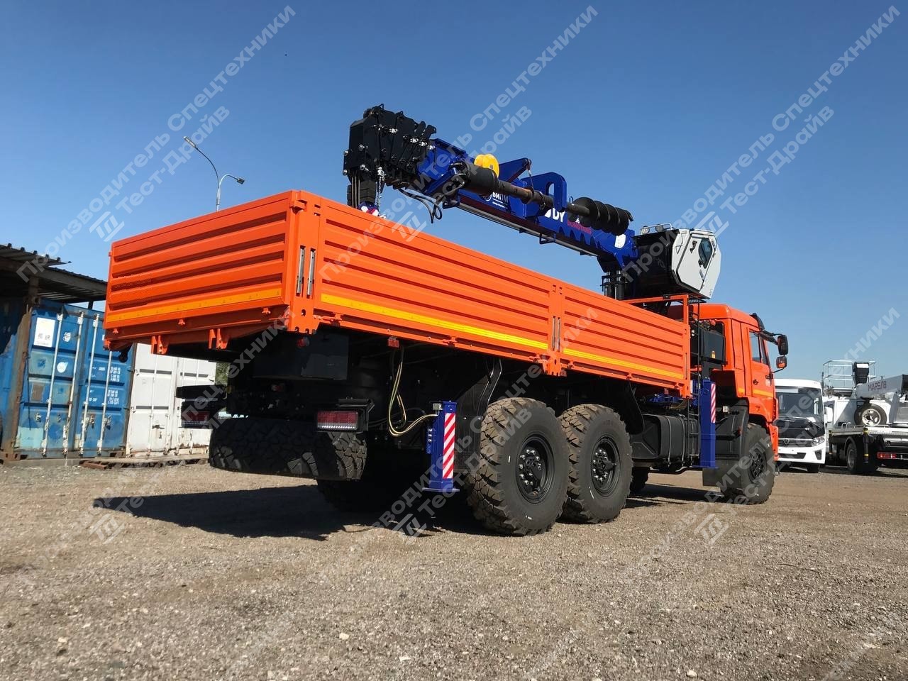 Бортовой КамАЗ-43118 6x6 с КМУ DongYang RS1966 и буровым оборудованием Фото №2