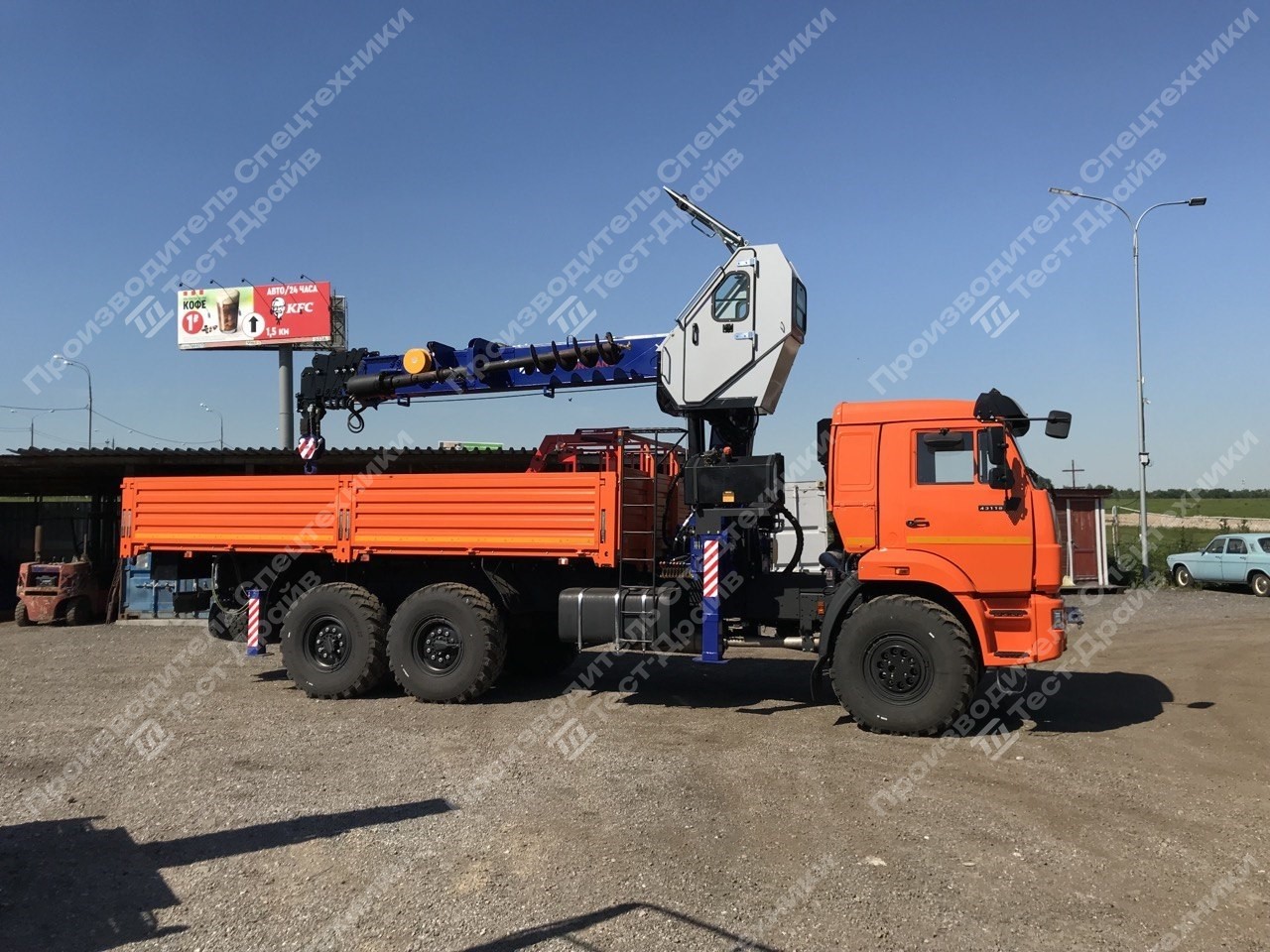 Бортовой КамАЗ-43118 6x6 с КМУ DongYang RS1966 и буровым оборудованием Фото №1