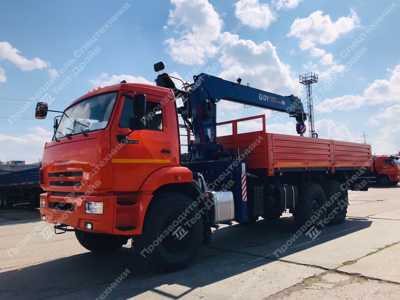 Бортовой КамАЗ 43118 6x6 с КМУ DongYang SS1956 Фото №8