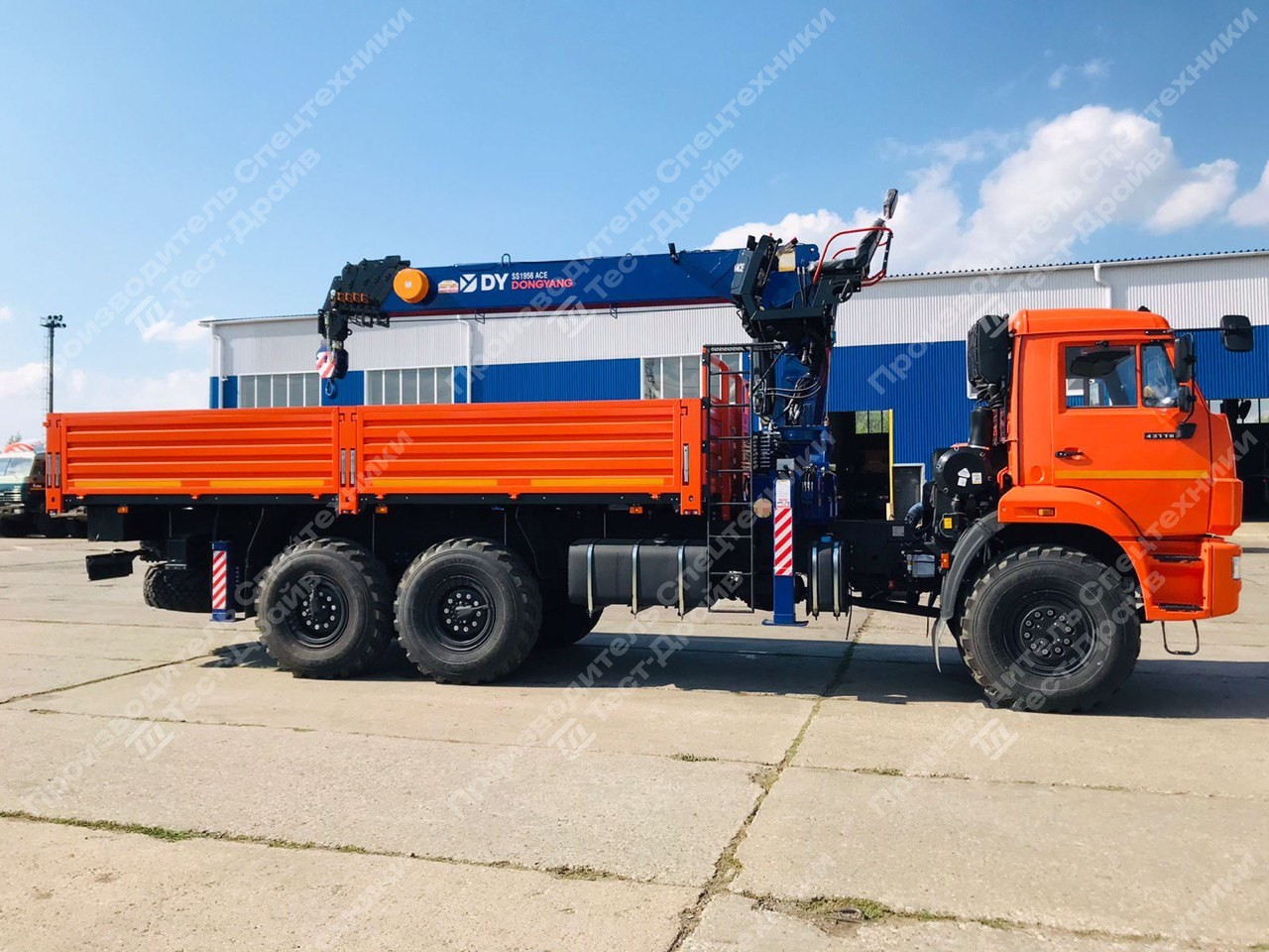 Бортовой КамАЗ 43118 6x6 с КМУ DongYang SS1956 Фото №16