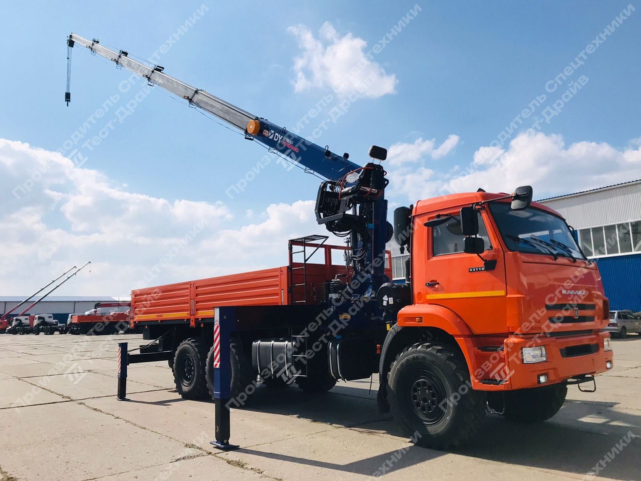 Бортовой КамАЗ 43118 6x6 с КМУ DongYang SS1956 Фото №18