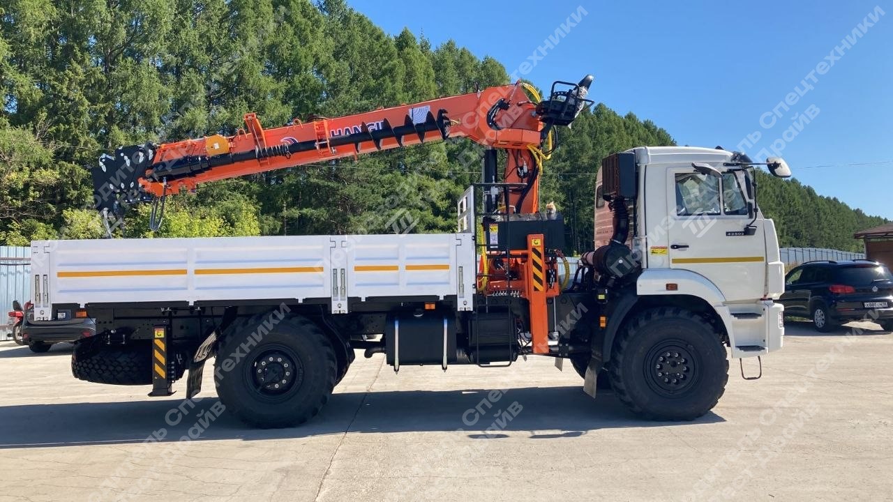 Бортовой КамАЗ 43118 6x6 с КМУ Hangil HGC 976 с навесным буровым оборудованием Фото №2