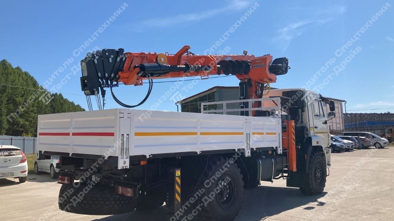 Бортовой КамАЗ 43118 6x6 с КМУ Hangil HGC 976 с навесным буровым оборудованием Фото №3