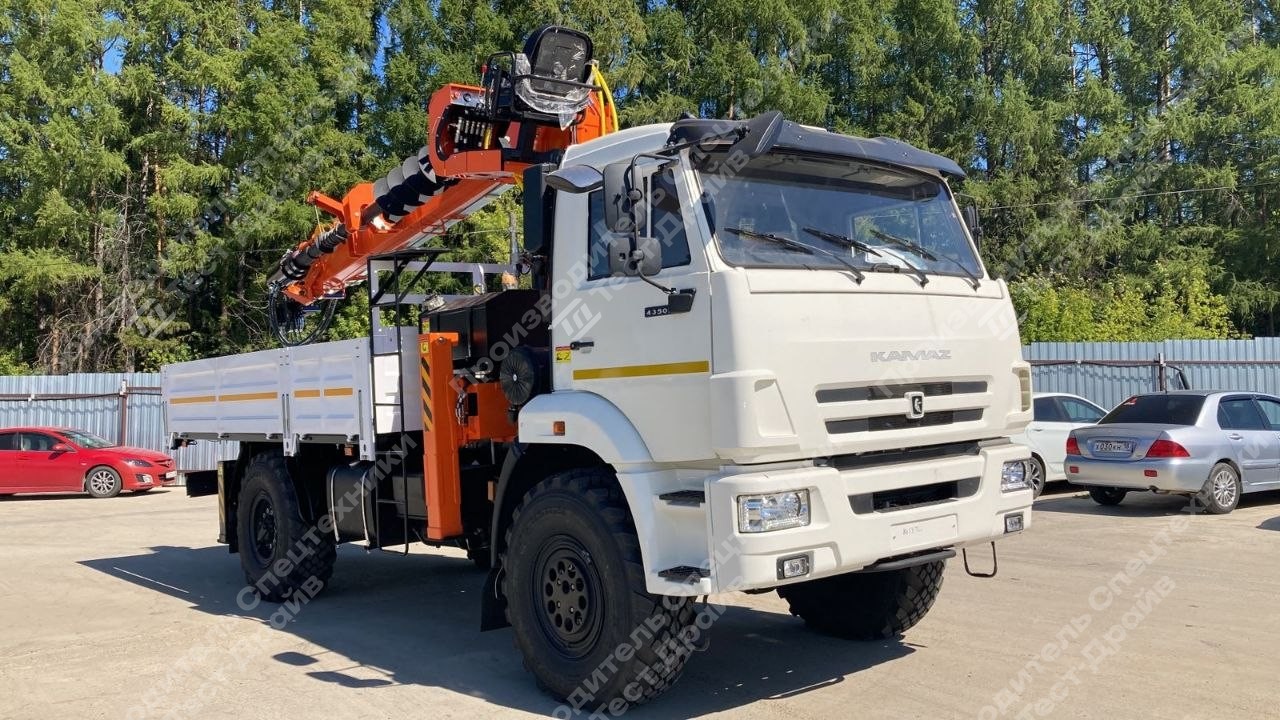 Бортовой КамАЗ 43118 6x6 с КМУ Hangil HGC 976 с навесным буровым оборудованием Фото №5