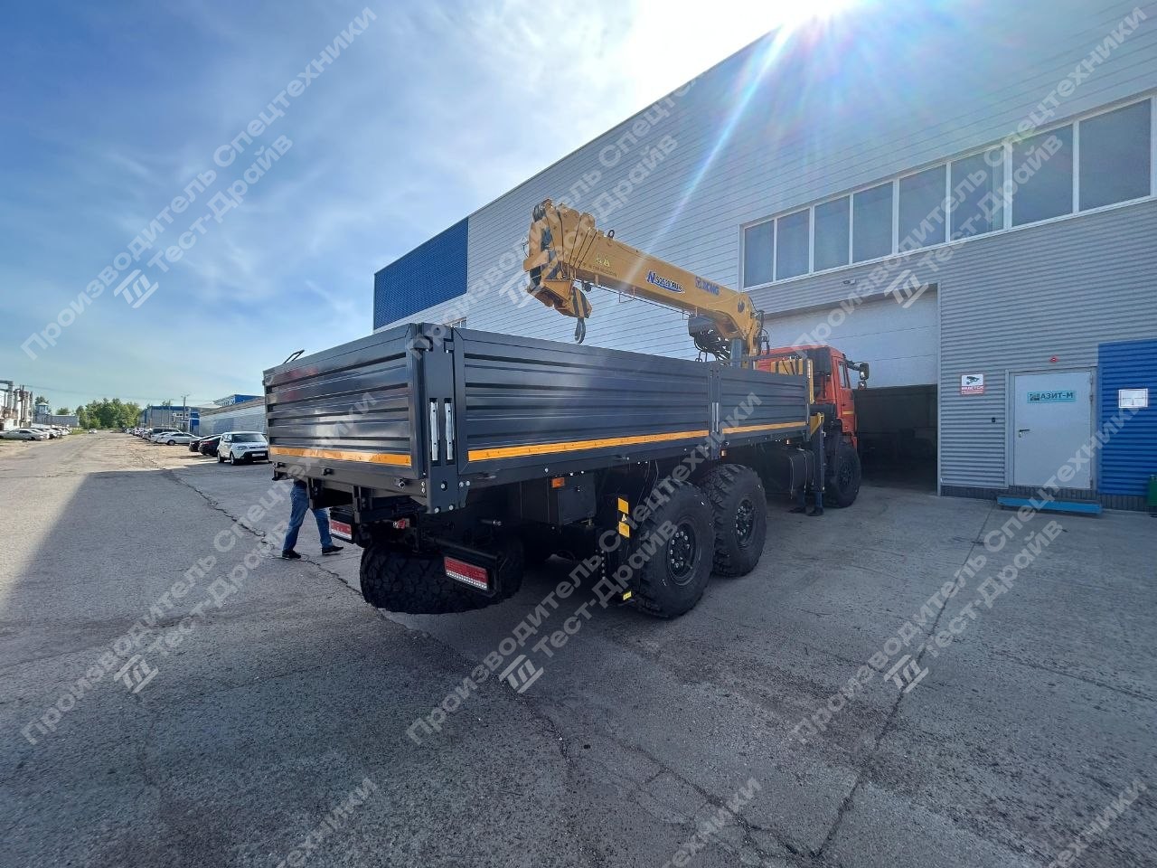 Бортовой КамАЗ 43118 6x6 с КМУ XCMG SQS 200-6 Фото №6