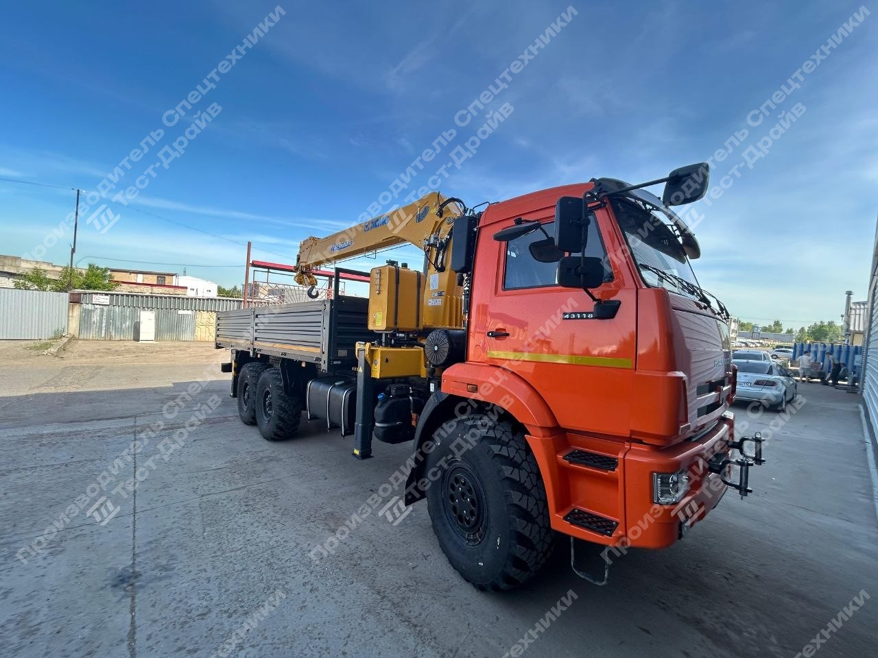 Бортовой КамАЗ 43118 6x6 с КМУ XCMG SQS 200-6 Фото №7