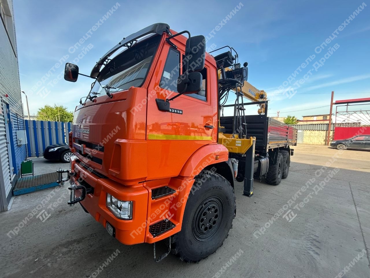 Бортовой КамАЗ 43118 6x6 с КМУ XCMG SQS 200-6 Фото №10