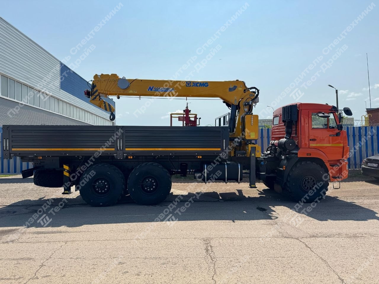 Бортовой КамАЗ 43118 6x6 с КМУ XCMG SQS 200-6 Фото №15